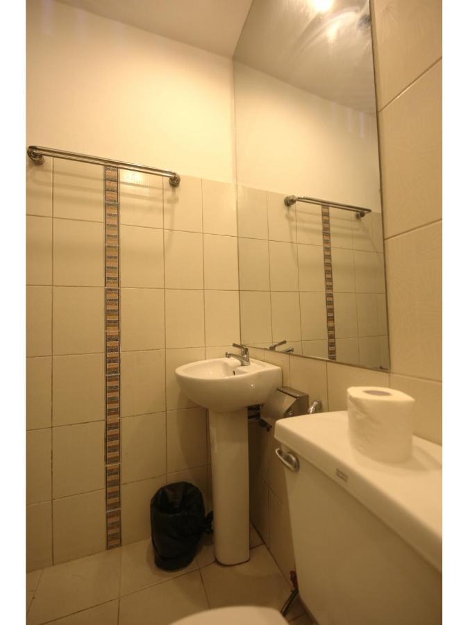 Oyo 866 Junction Hostels Manila Zewnętrze zdjęcie